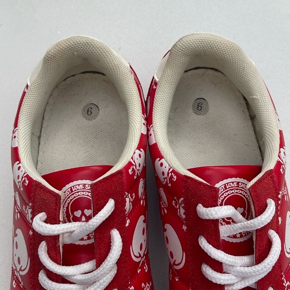 Red Skull Pattern Women's Sneakers - Picture 6 of 16